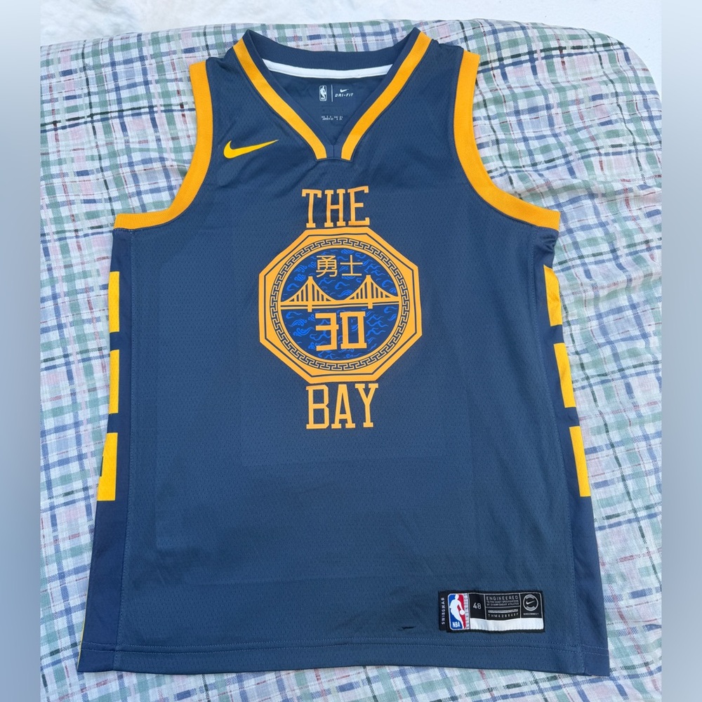 Nike Golden State Warriors Steph Curry China NBA Jersey
Size 48 / Large